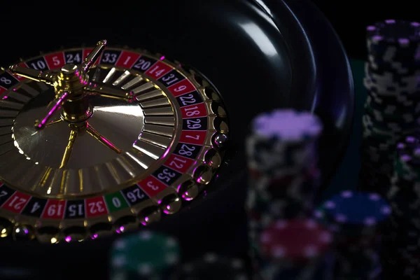 Detail meja roulette dengan jumlah pemain aktif dan tautan bergabung